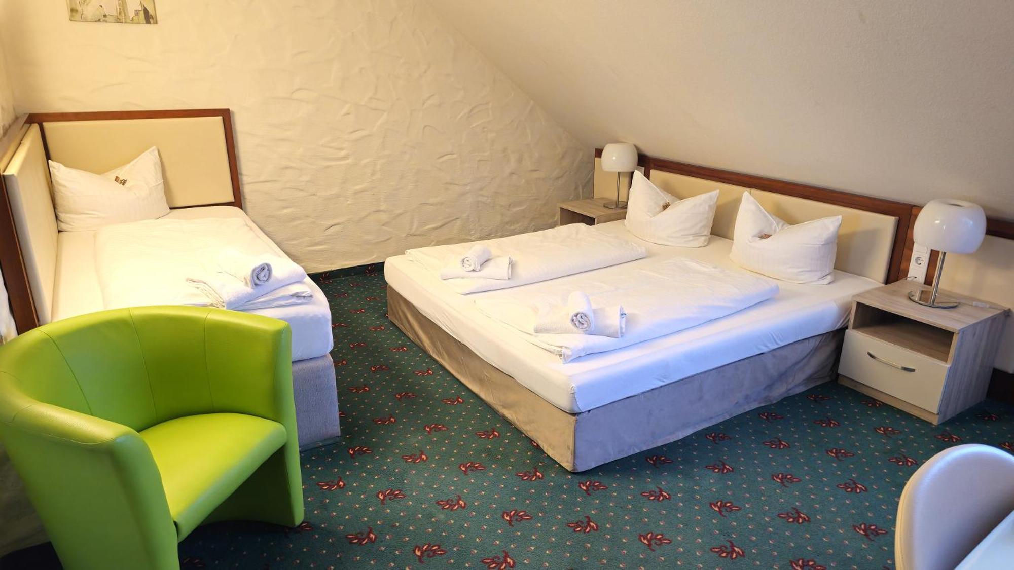 Hotel Avenue Altenfurt Нюрнберг Экстерьер фото