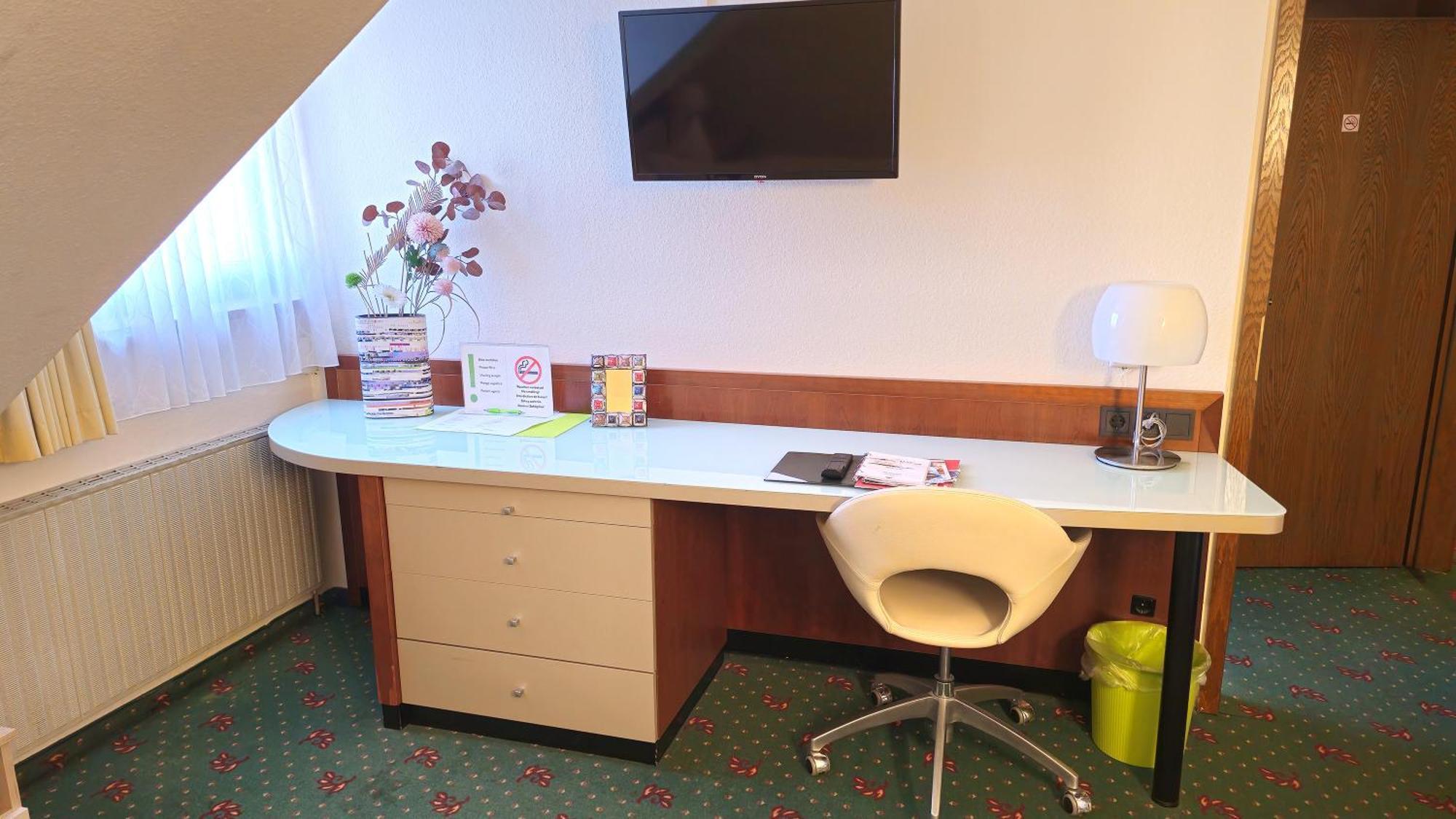 Hotel Avenue Altenfurt Нюрнберг Экстерьер фото